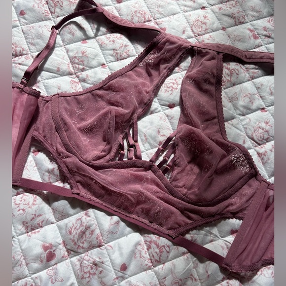 Victoria's Secret Lace Halter Bralette in Mauve Pink - Picture 2 of 6